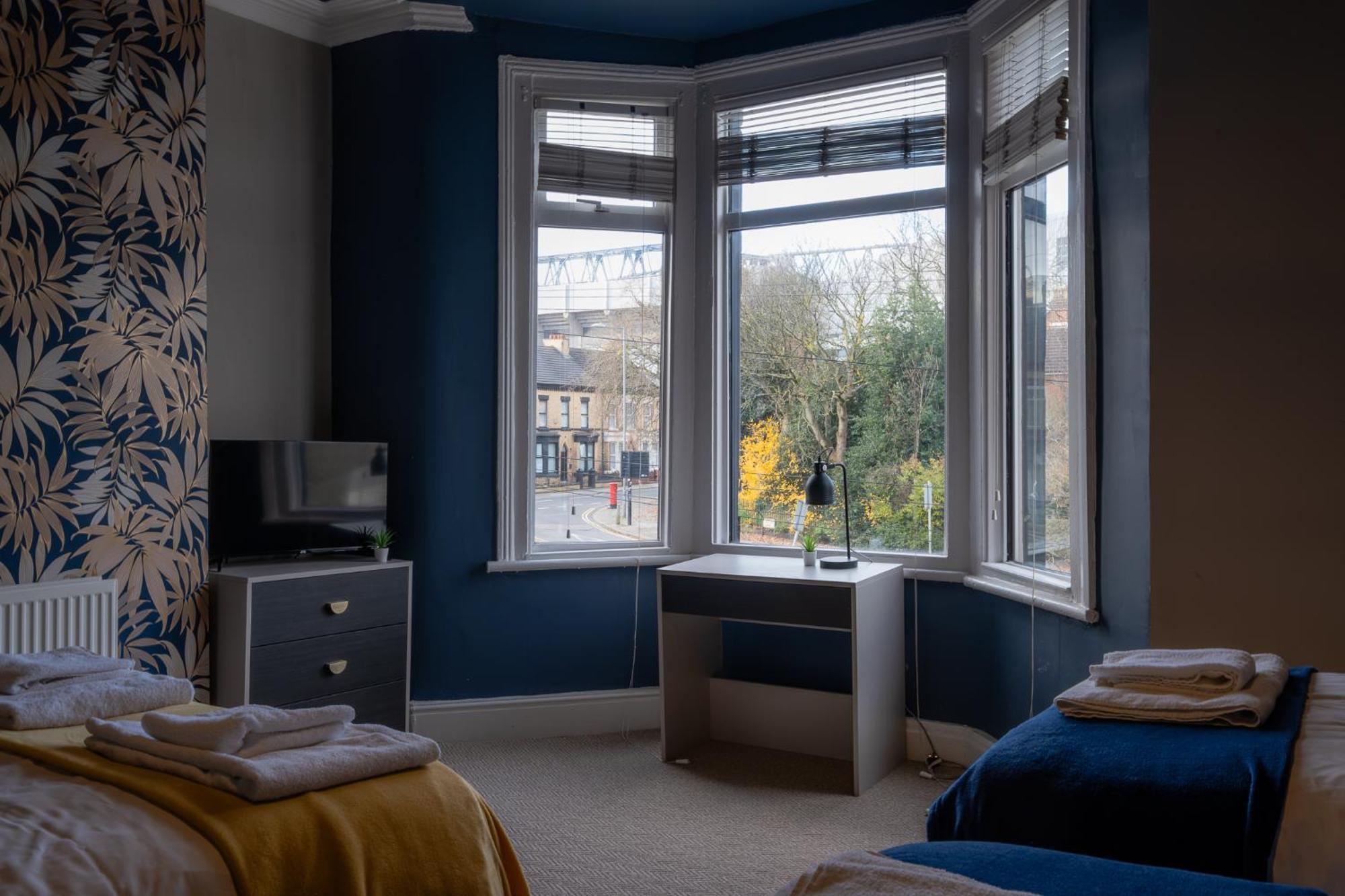 Entire Modern House Liverpool, 6 Bedrooms Экстерьер фото