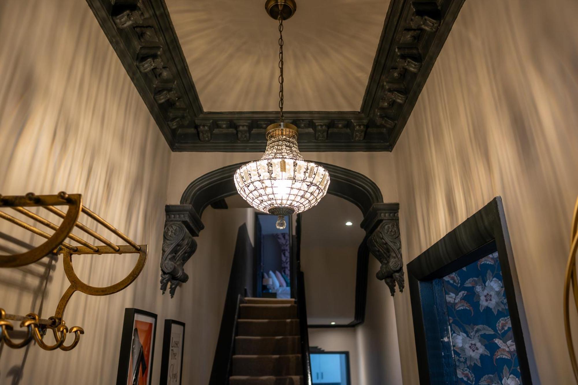 Entire Modern House Liverpool, 6 Bedrooms Экстерьер фото
