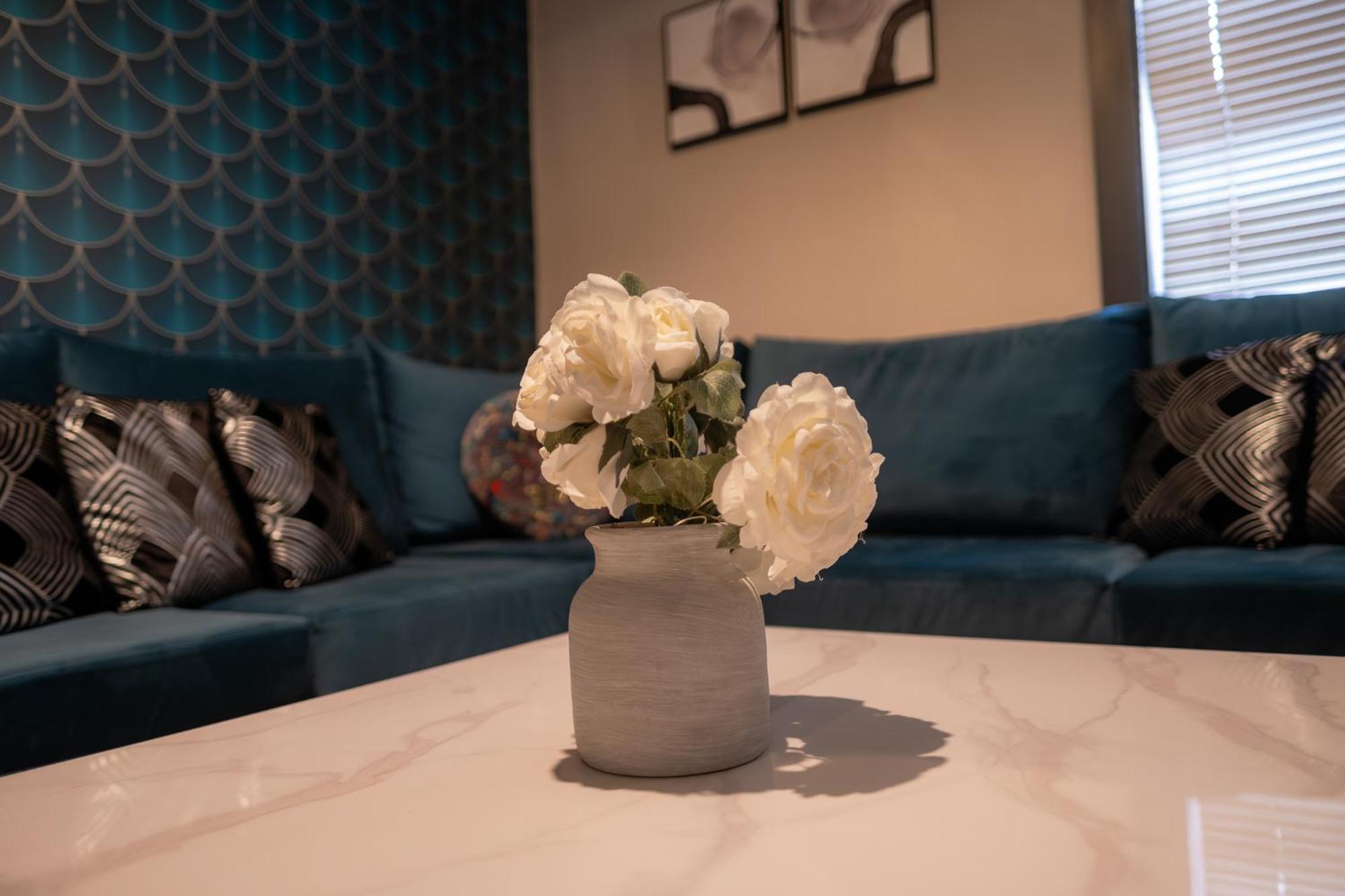 Entire Modern House Liverpool, 6 Bedrooms Экстерьер фото