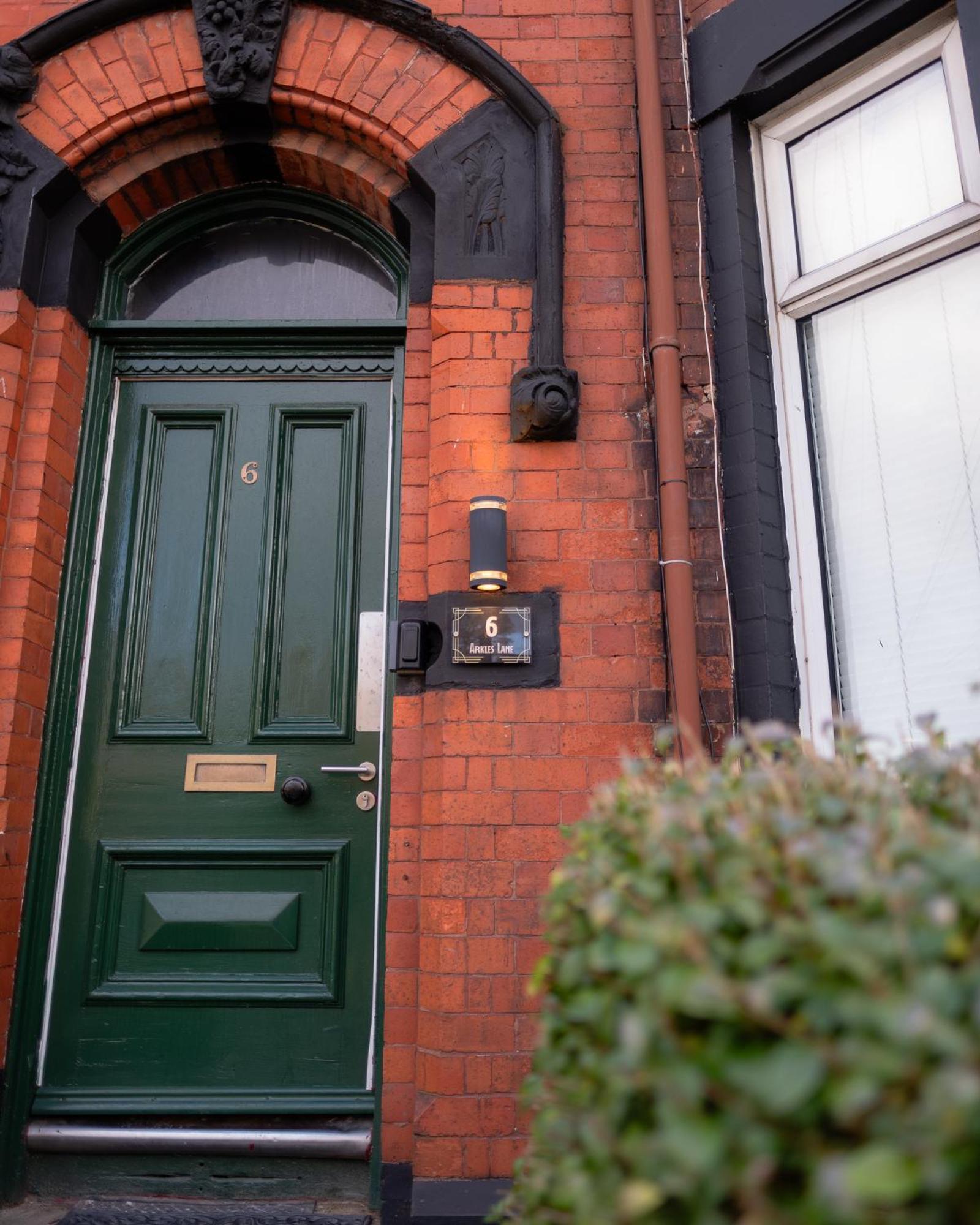 Entire Modern House Liverpool, 6 Bedrooms Экстерьер фото