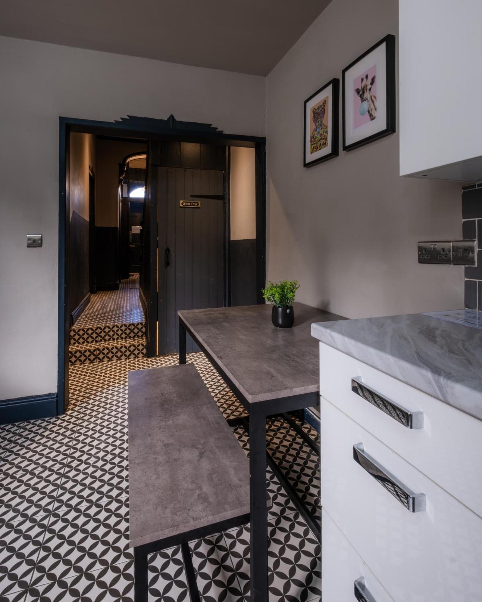 Entire Modern House Liverpool, 6 Bedrooms Экстерьер фото