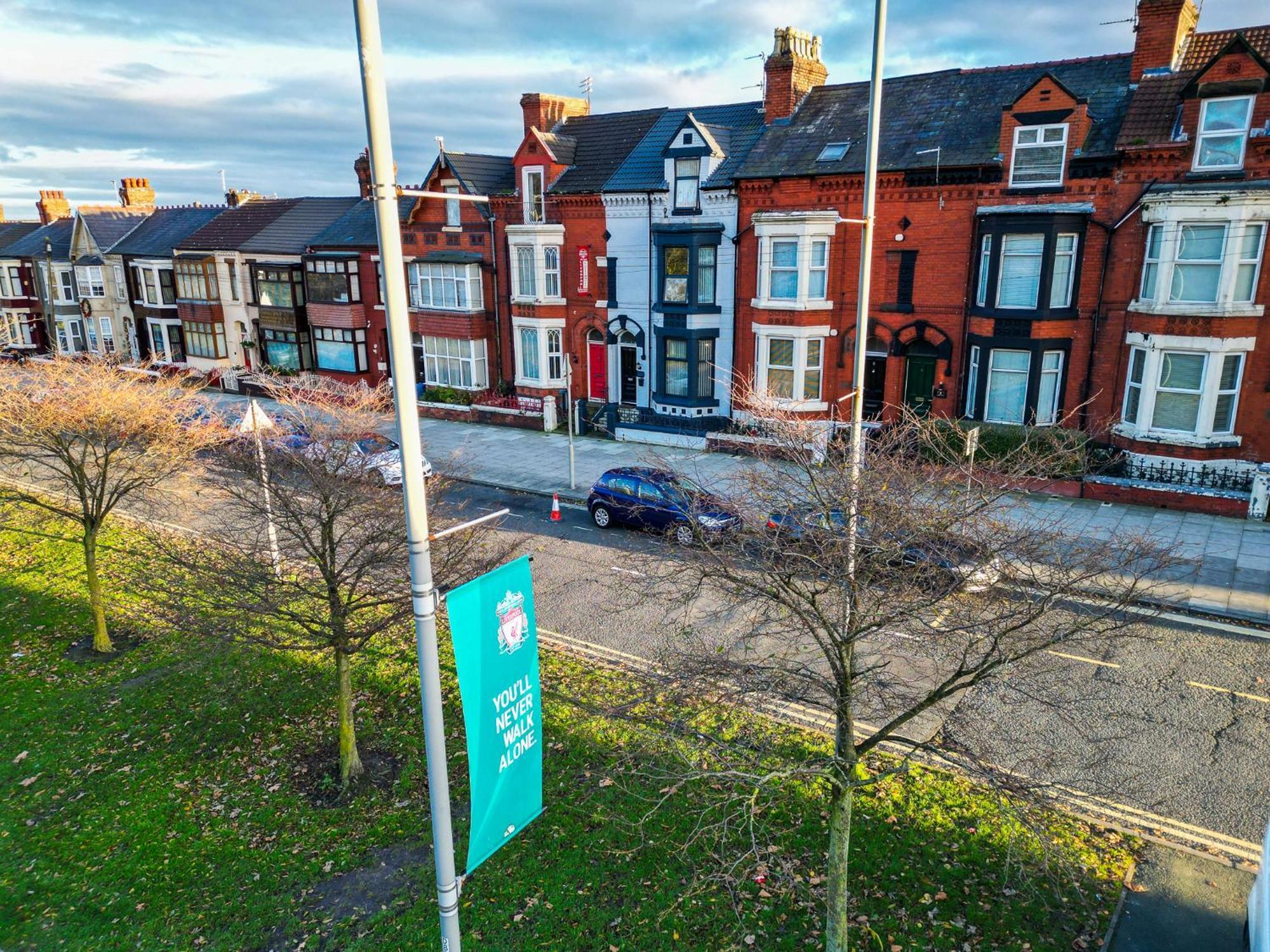 Entire Modern House Liverpool, 6 Bedrooms Экстерьер фото