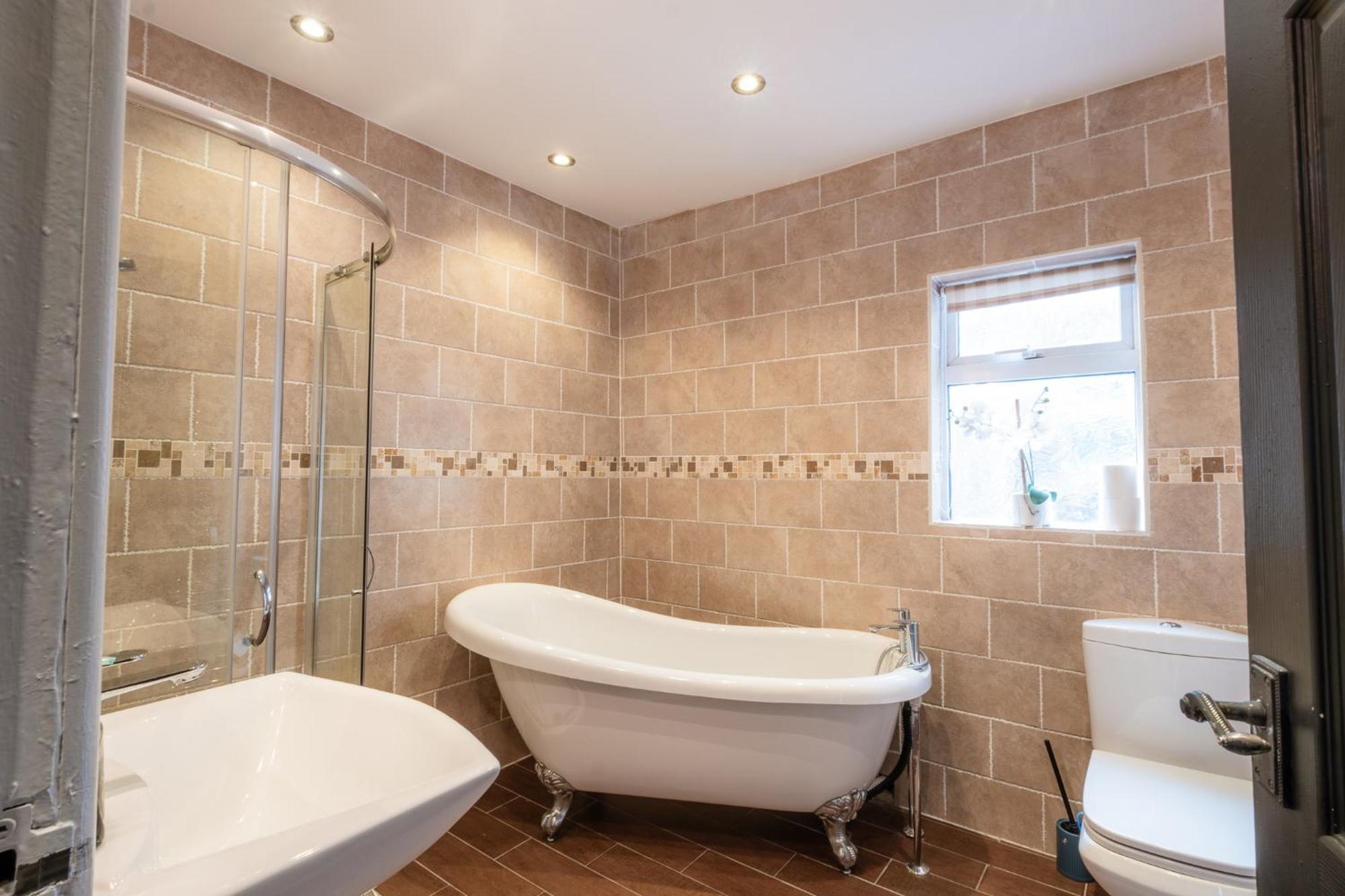 Entire Modern House Liverpool, 6 Bedrooms Экстерьер фото